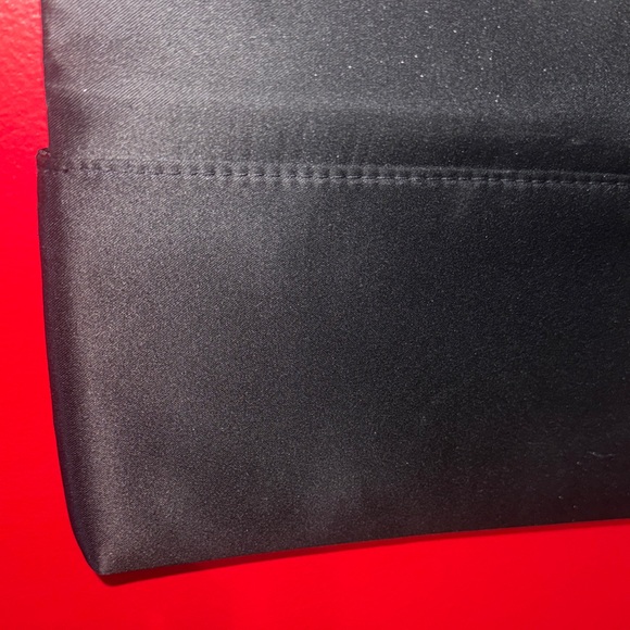 La Regale Elegant Black Wristlet - Picture 8 of 9